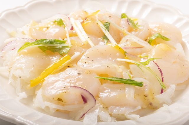 ホタテとレモンソースのカルパッチョ